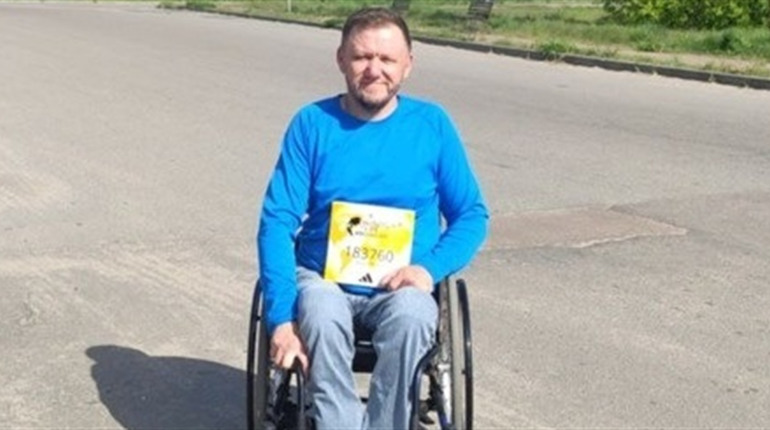 Шосткинський спортсмен візочник на Великдень брав участь у найбільшому міжнародному забігу