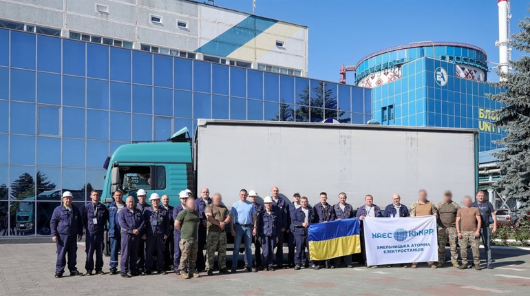 Нетішинські атомники придбали вантажний автомобіль для військових