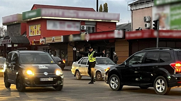Пиячать і літають по темних вулицях: поліцейські Умані за добу виявили п’ять нетверезих водіїв