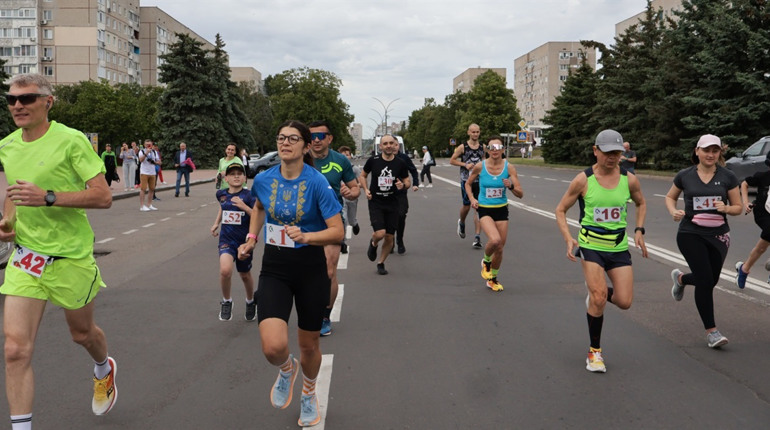 Південноукраїнськ відзначив 50-річчя легкоатлетичним забігом. Фоторепортаж