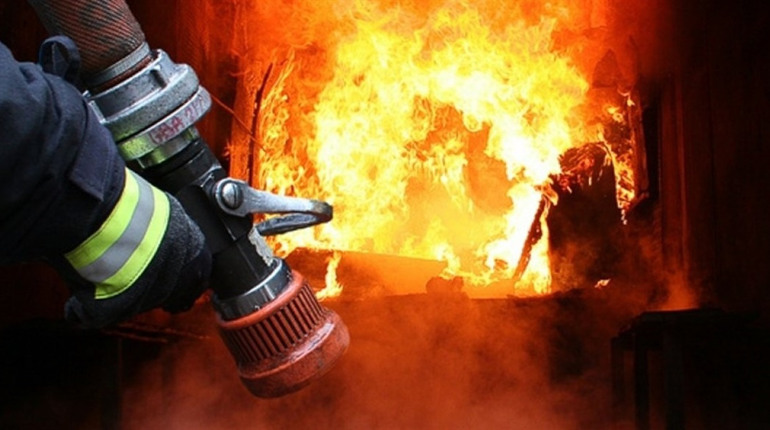У Маньківці Сватівського району вночі сталася пожежа: що горіло