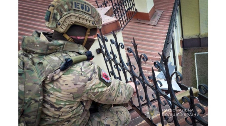 Вибухотехніки поліції Сумщини попереджають громадян про мінування території області росіянами