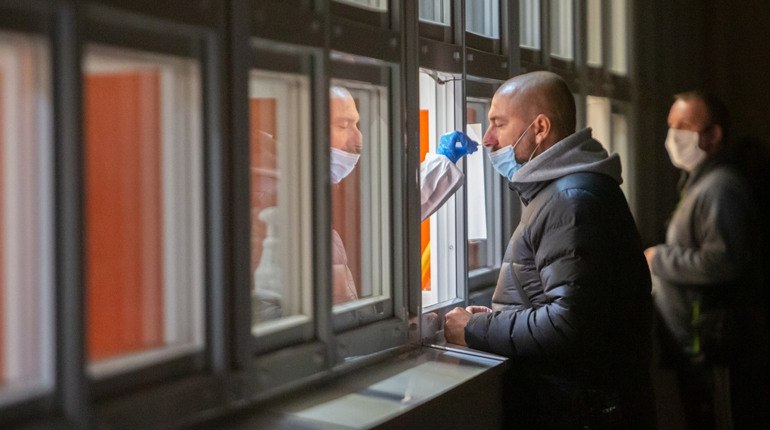 У Сватівському районі за добу COVID-19 підтвердили у 22 людей: яка ситуація у Луганській області
