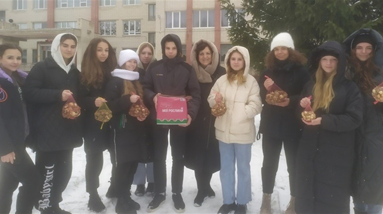 Ніжинський освітній заклад взяв участь у Всеукраїнському благодійному освітньому проєкті Flowers4sch