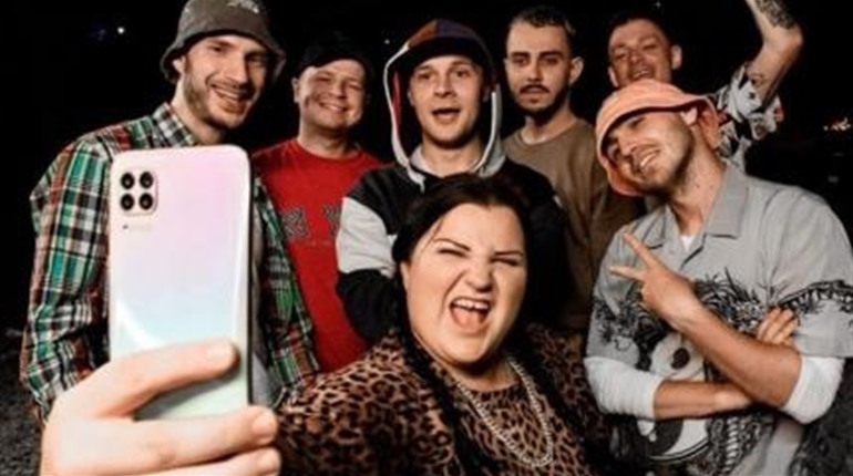 Гурт “Kalush” представив два кліпи за день: один сольний, другий — разом з іншими реперами