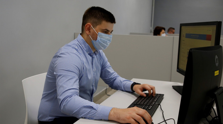 Пандемия вынуждает многих работодателей переходит на удалённую работу