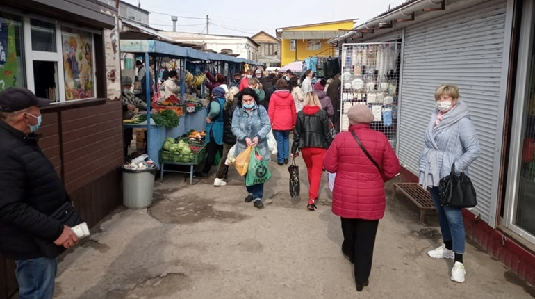 Як працює центральний ринок Первомайська на карантині: фотозвіт 18 квітня 2021 року