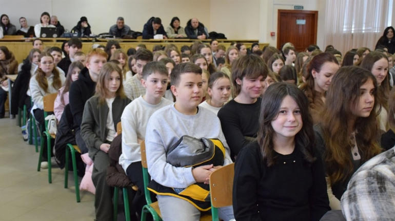 180 "золотих" розумів: у Біляївській громаді нагородили учнів-відмінників