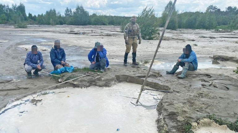 СБУ викрила «на гарячому» нелегальних старателів у селі Новаки