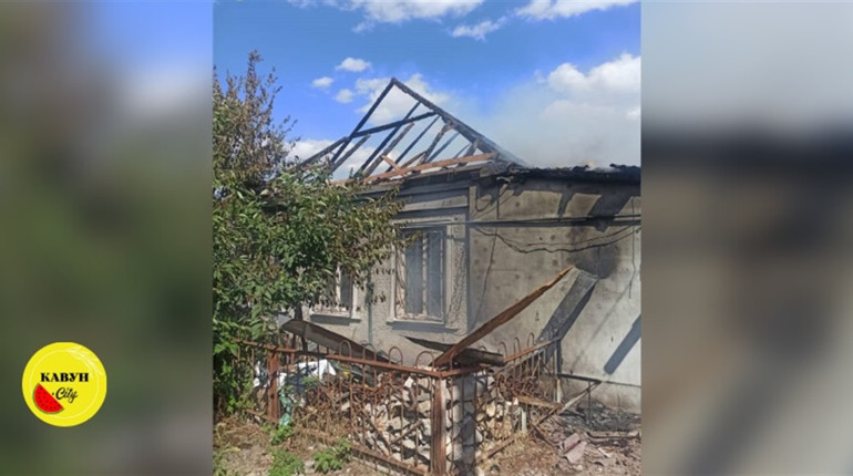 Внаслідок ворожої атаки по Херсону загинув літній чоловік, правоохоронці порушили провадження
