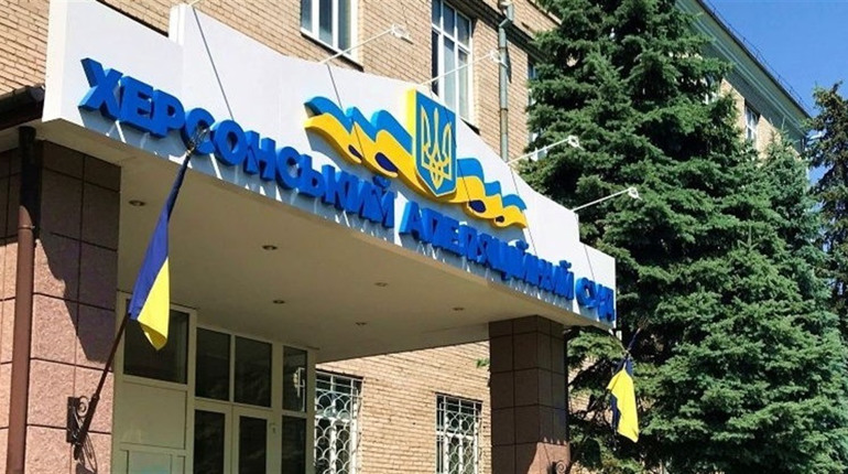 Здавав фсб проукраїнських жителів Херсона: експомічник судді підозрюється у державній зраді