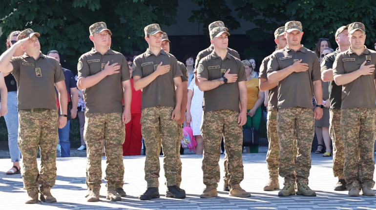 З Конституцією через дві революції. Державне свято в Южноукраїнській громаді. Репортаж