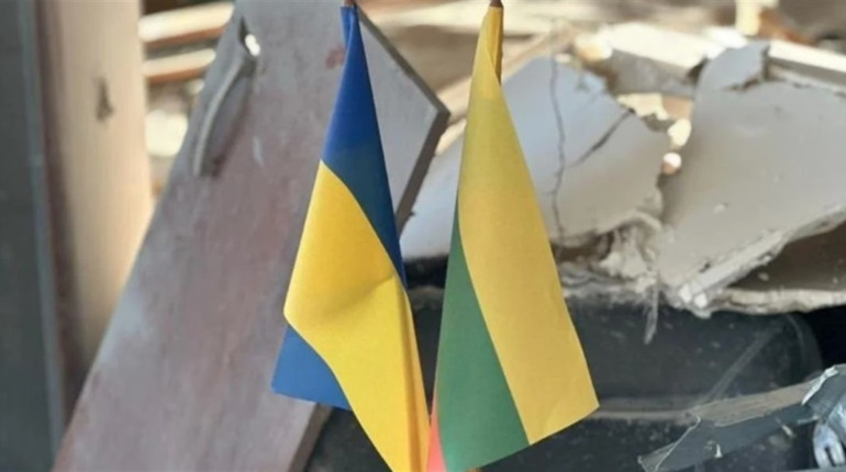 Окупанти обстріляли консульство Литви у Херсоні (фото)