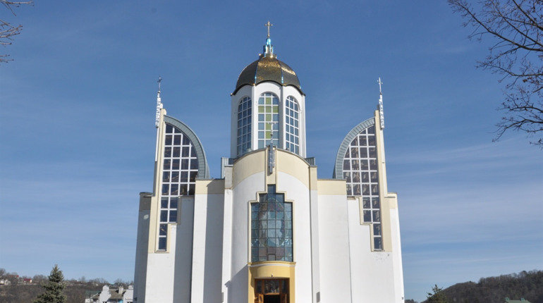 Владика Дмитро просить вірян не приходити 22 березня на Святу Літургію у Собор Чорткова (+відео)