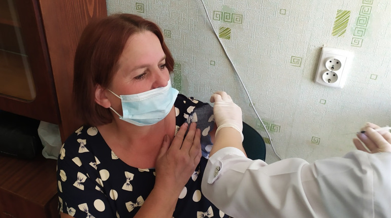 У Менському центрі вакцинації щодня отримують щеплення 30 осіб