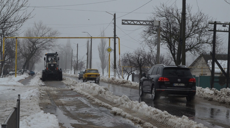 У суботу знову сніг: міськрада просить підприємства заздалегідь бути готовими чистити свої території
