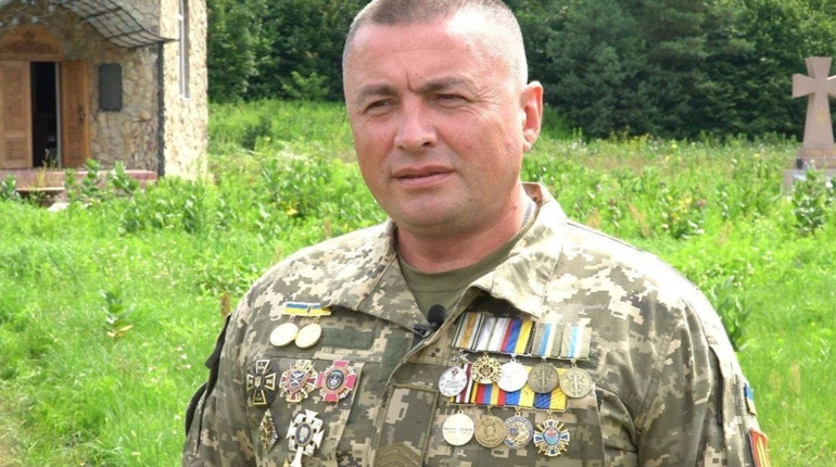 Військовий із Кременеччини готовий продати свої нагороди, аби придбати автомобілі для підрозділу