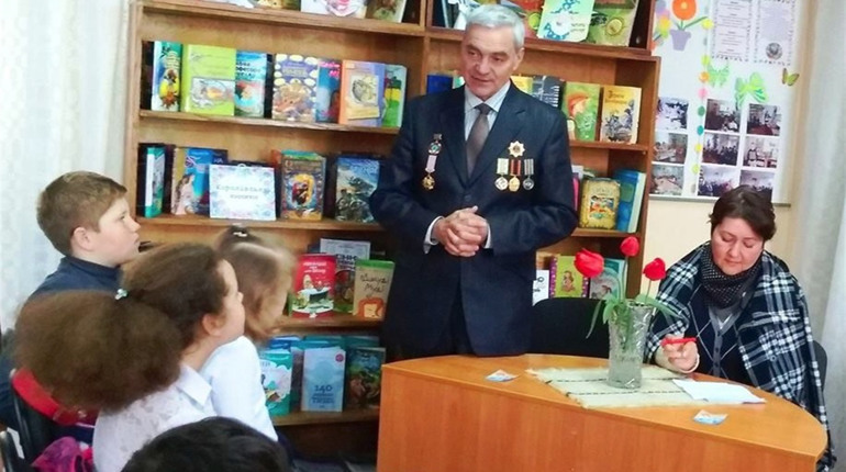 Подарували жасмин, зустрічались із учнями та відзначили спортсменів: тиждень ліквідаторів Новограда