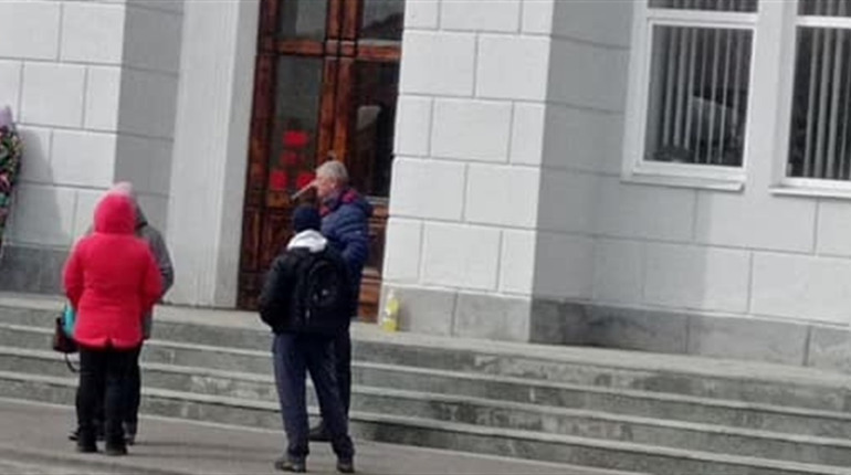 У Бердянську збирають гроші, щоби заплатити тому, хто зірве прапор РФ з мерії міста
