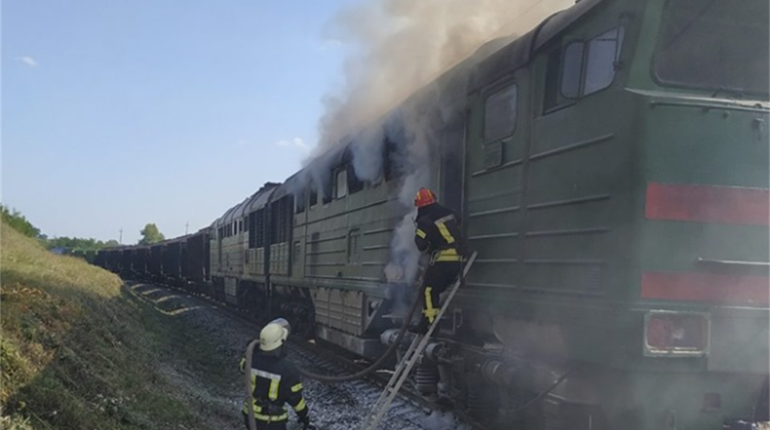 Поблизу Кривошиївки Сватівського району горів локомотив
