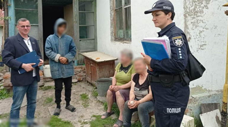 У Шостці поліцейські притягли до відповідальності матір двох неповнолітніх дітей