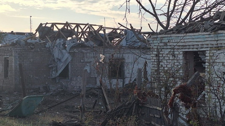 На Херсонщині армія рф атакувала житлові квартали: пошкоджені будинки, є загиблі та поранені