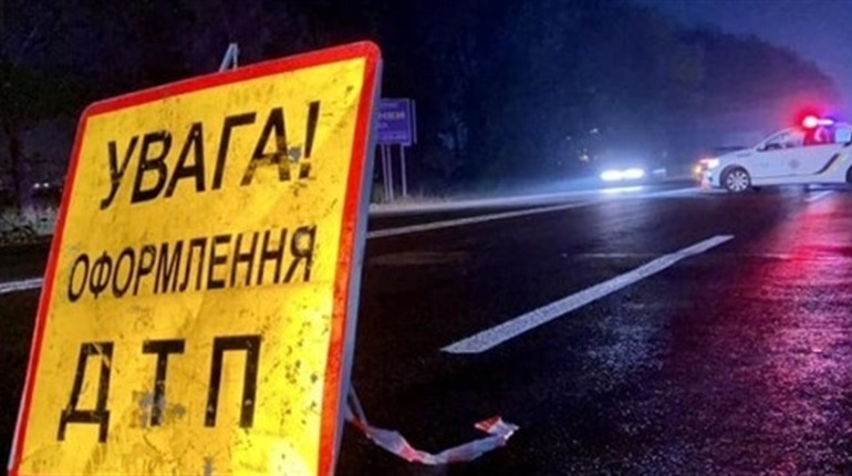 На Кременеччині два ДТП: травмувалася жінка та авто у кюветі