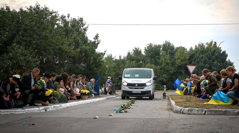 У Нетішинській та Славутській громадах попрощалися з полеглим Героєм Олександром Шмагаєм