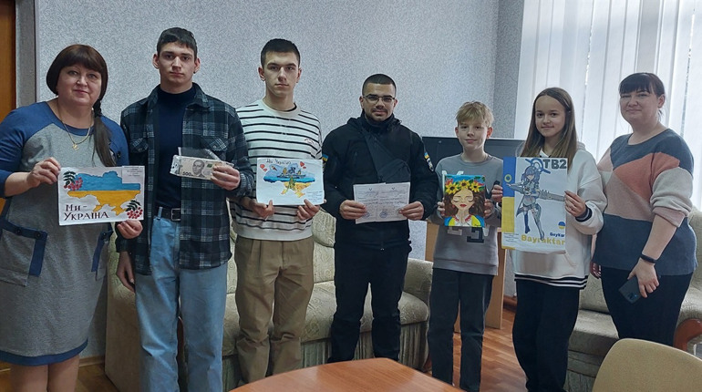 Освітянські колективи потужно підтримали наш заклик! Ярмарки тривають, у суботу — на площі