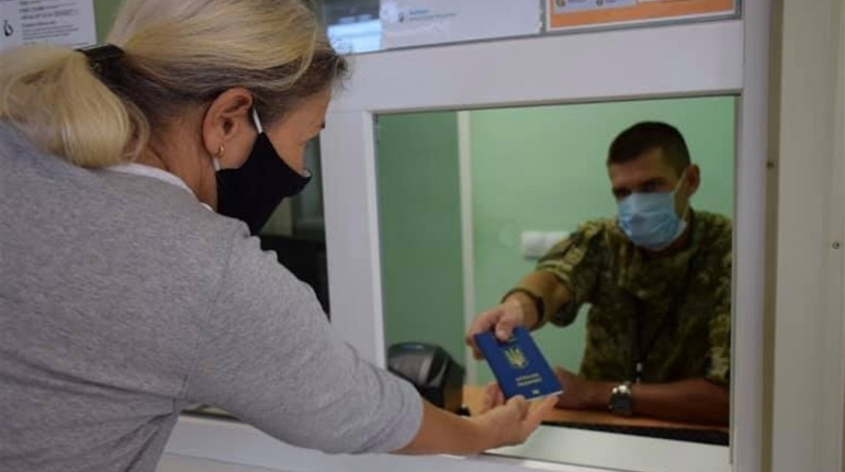 Штрафів на майже півсотні тисяч гривень: за добу на адмінмежі з Кримом виявили 25 порушників