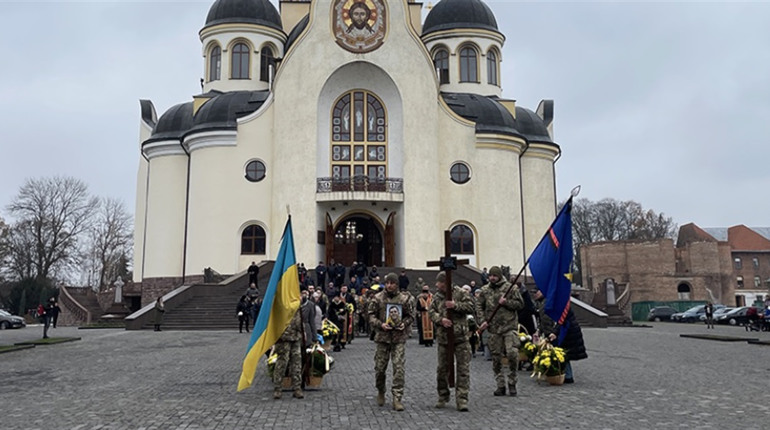 У Коломиї вічний спочинок знайшов воїн із Каховського району Сергій Кобець