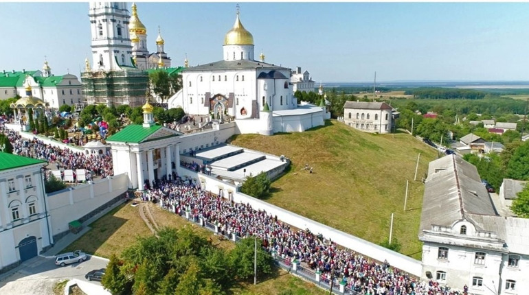 На Хмельниччині заборонили проведення масових релігійних заходів