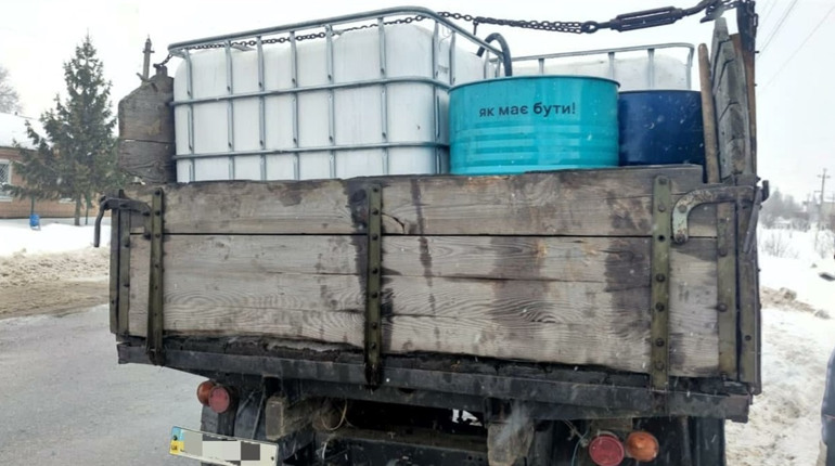 У Троїцькій громаді Сватівського району поліцейські зупинили авто з контрафактним паливом: подробиці