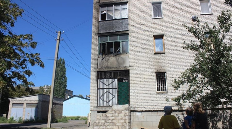 В Попаснянской многоэтажке произошел пожар 