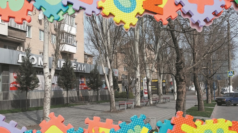 Суботні пазли: на вас чекає гра «Збери весняні квіти та місто!»