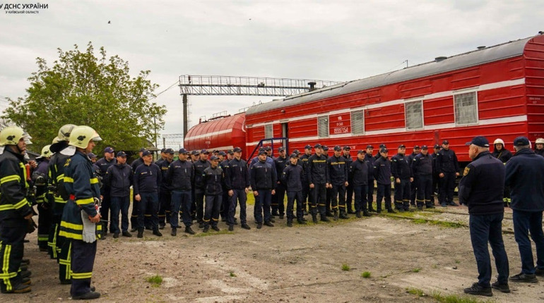 Гасили склад на залізничній станції: у Фастові рятувальники проводили масштабні навчання
