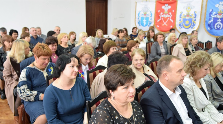 У Чорткові привітали з професійним святом освітян, вихователів, бібліотекарів та спортсменів
