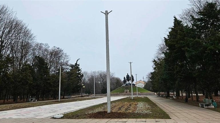 Суперечки щодо освітлення в парку Слави: що вирішила міська влада