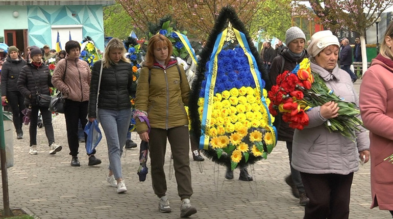 Отримав поранення несумісне з життям. Шостка попрощалась із своїм захисником