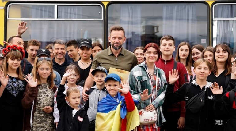 На Закарпаття прибув потяг із дітьми з Херсонщини. Куди прямують далі