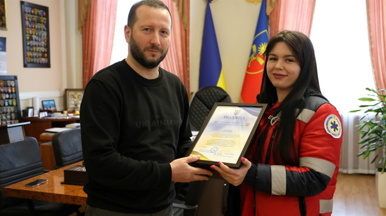 Старокостянтинівських медикинь підстанції екстреної допомоги відзначили в ОВА