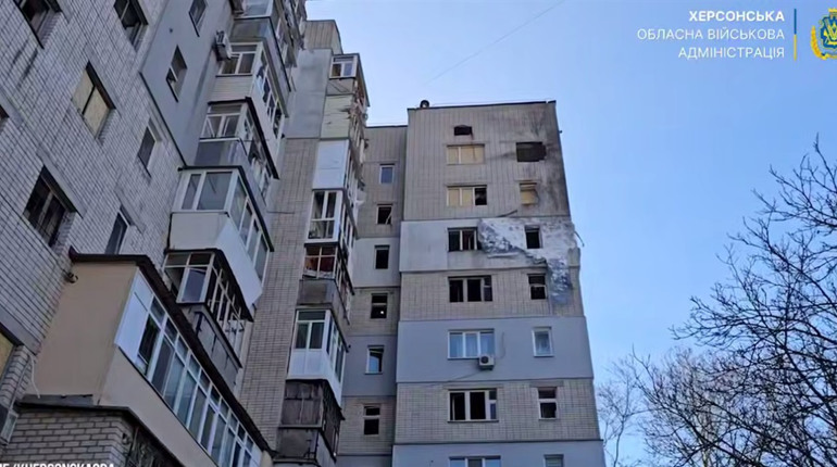 На Херсонщині армія рф завдала ударів по житлових кварталах, критичній та соціальній інфраструктурі