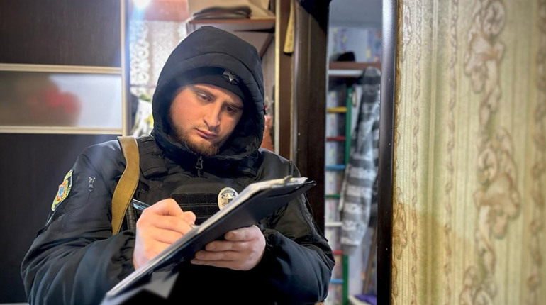 Через ревнощі: в Одесі чоловік убив дружину акумулятором і вистрибнув з вікна
