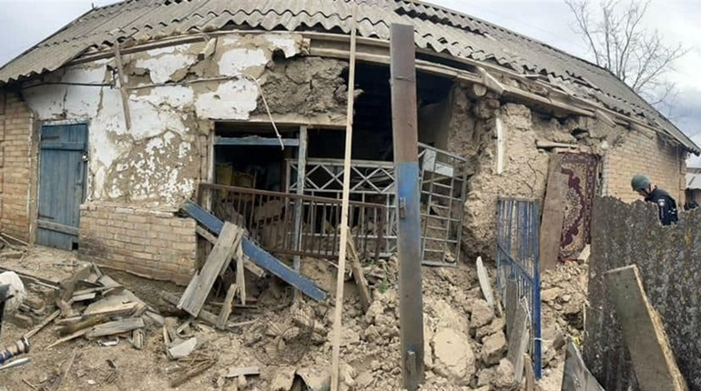 Тричі за добу російські війська обстріляли Марганецьку громаду: поліція фіксує наслідки атаки