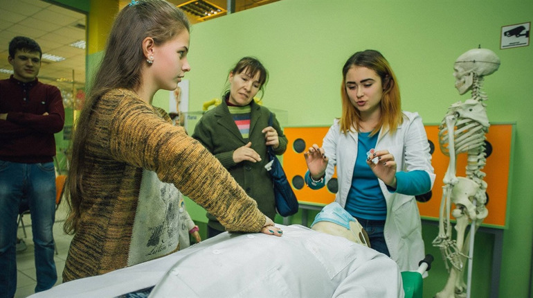 Одеський музей цікавої науки, який зруйнувала російська ракета, відкрився на новій локації