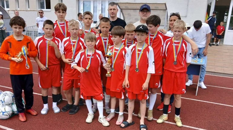 Футболісти з Південноукраїнська здобули бронзу чемпіонату області, а їхній голкіпер став найкращим