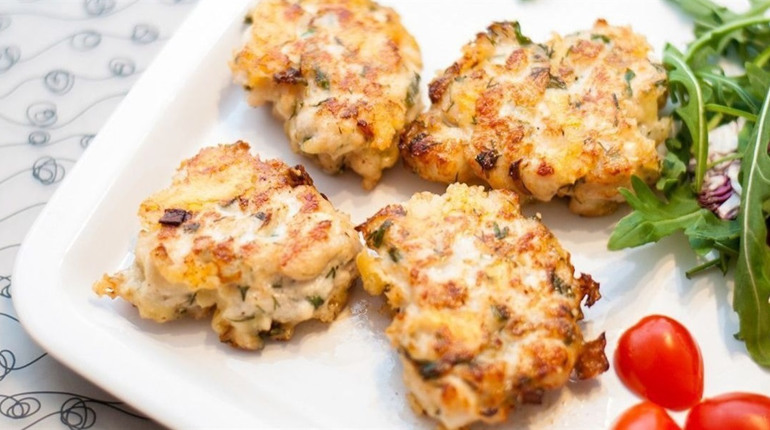 Рецепт дня: курячі котлети з грибами та сиром