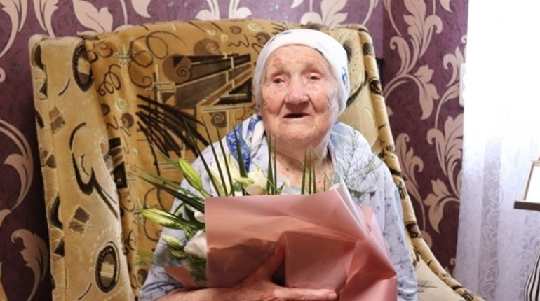100 - це не вік, це багатство! Ніжинську довгожительку привітали з ювілеєм