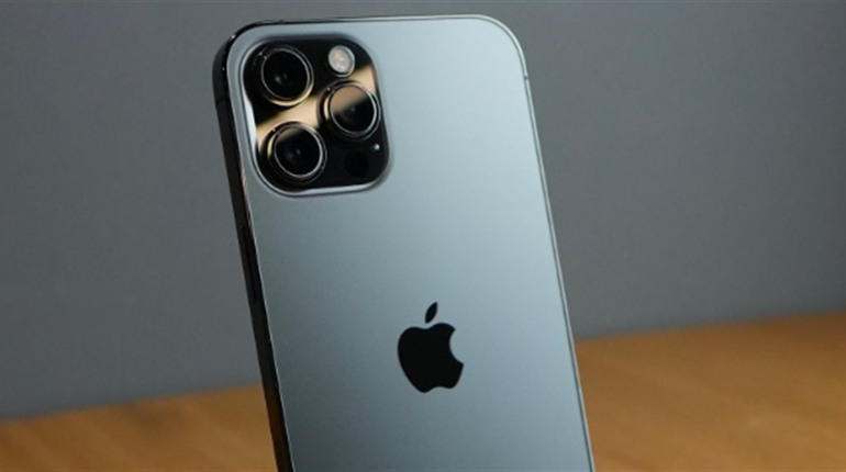 Порівняння iPhone 12 Pro з конкурентами: чому він поза конкуренцією