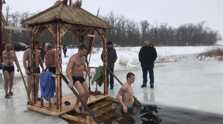 Купіль з альтанкою та купання в "термальних" водах: чим петропавлівчанам Водохреща запам'яталося 